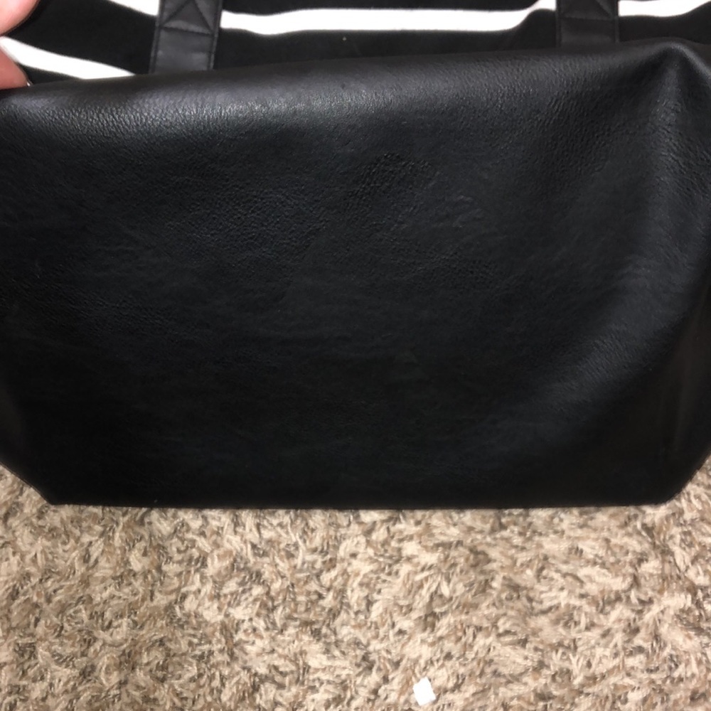 Madden Girl Duffel Bag - Picture 4 of 8
